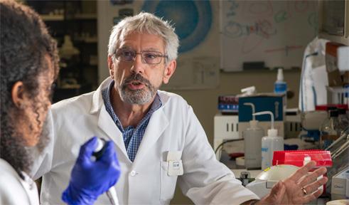 Robert Colvin, portrait in lab