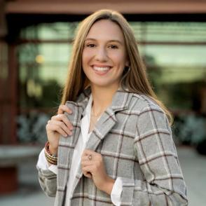 Headshot of Anna Miller