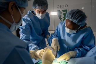 HCOM students in the OR simulation lab