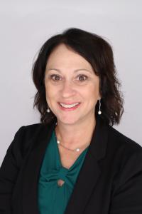 Beth Maxon Headshot