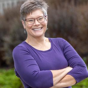 Julie Suhr Headshot