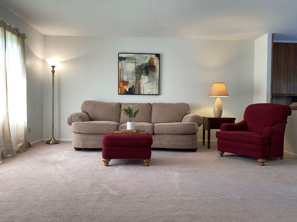78 Columbia Livingroom